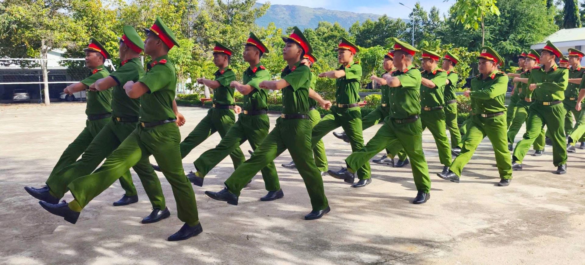 Cán bộ, chiến sĩ Trại Tạm giam số 2 tham gia tập huấn Điều lệnh