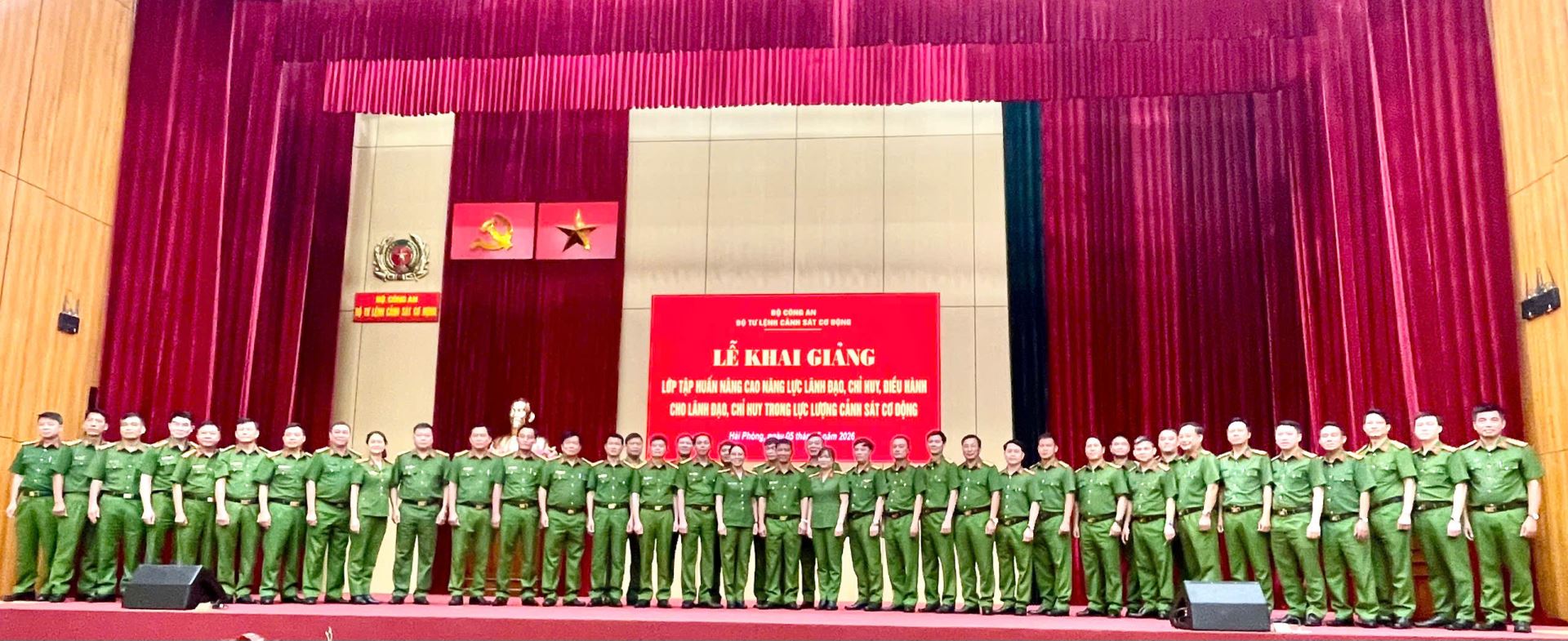 hình ảnh tại buổi lễ khai giảng lớp tập huấn nâng cao năng lực lãnh đạo, chỉ huy, điều hành trong lực lượng CSCĐ