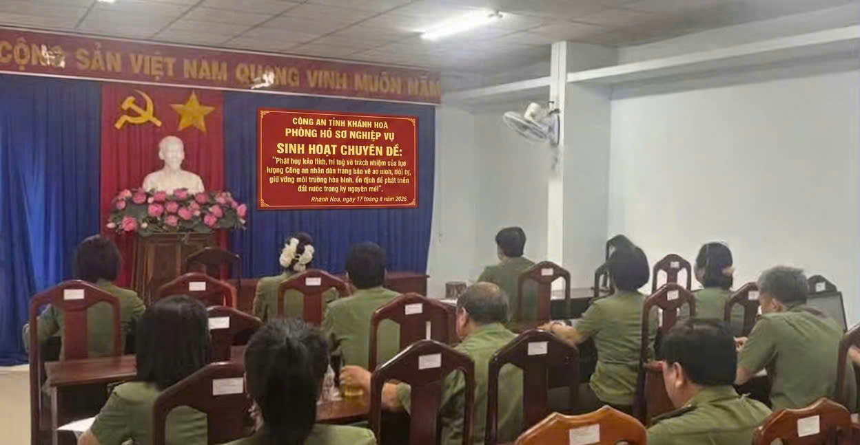 Ảnh: Quang cảnh buổi sinh hoạt chính trị