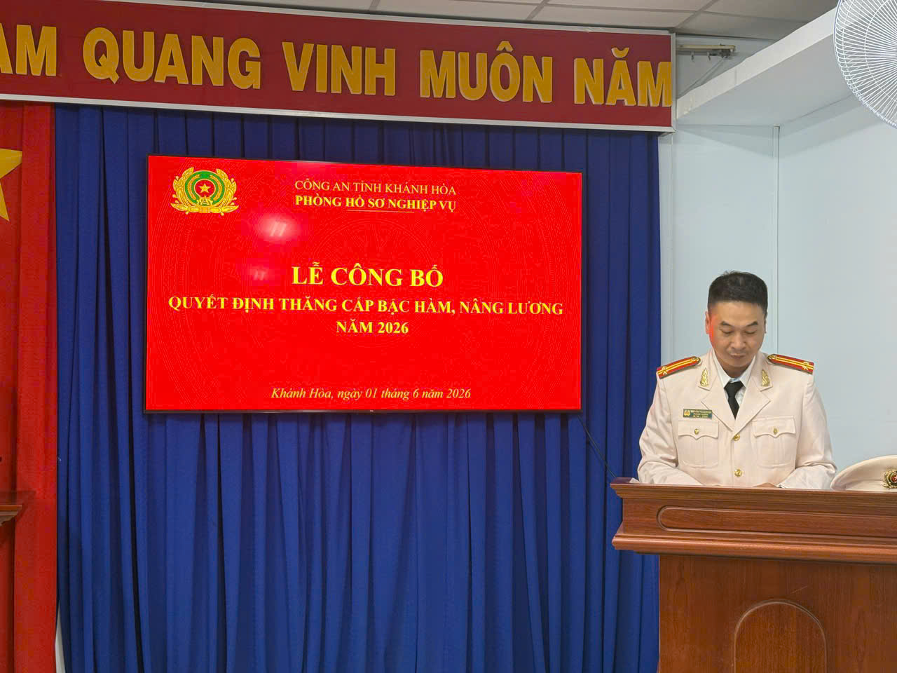 Đồng chí Trung tá Nguyễn Thanh Hoài - Phó Đội trưởng, phòng Hồ sơ nghiệp vụ thay mặt các đồng chí được vinh danh, hạ quyết tâm tiếp tục tuyệt đối trung thành với Đảng, không ngừng rèn luyện bản lĩnh chính trị, hết lòng phụng sự Tổ quốc, phục vụ Nhân dân.