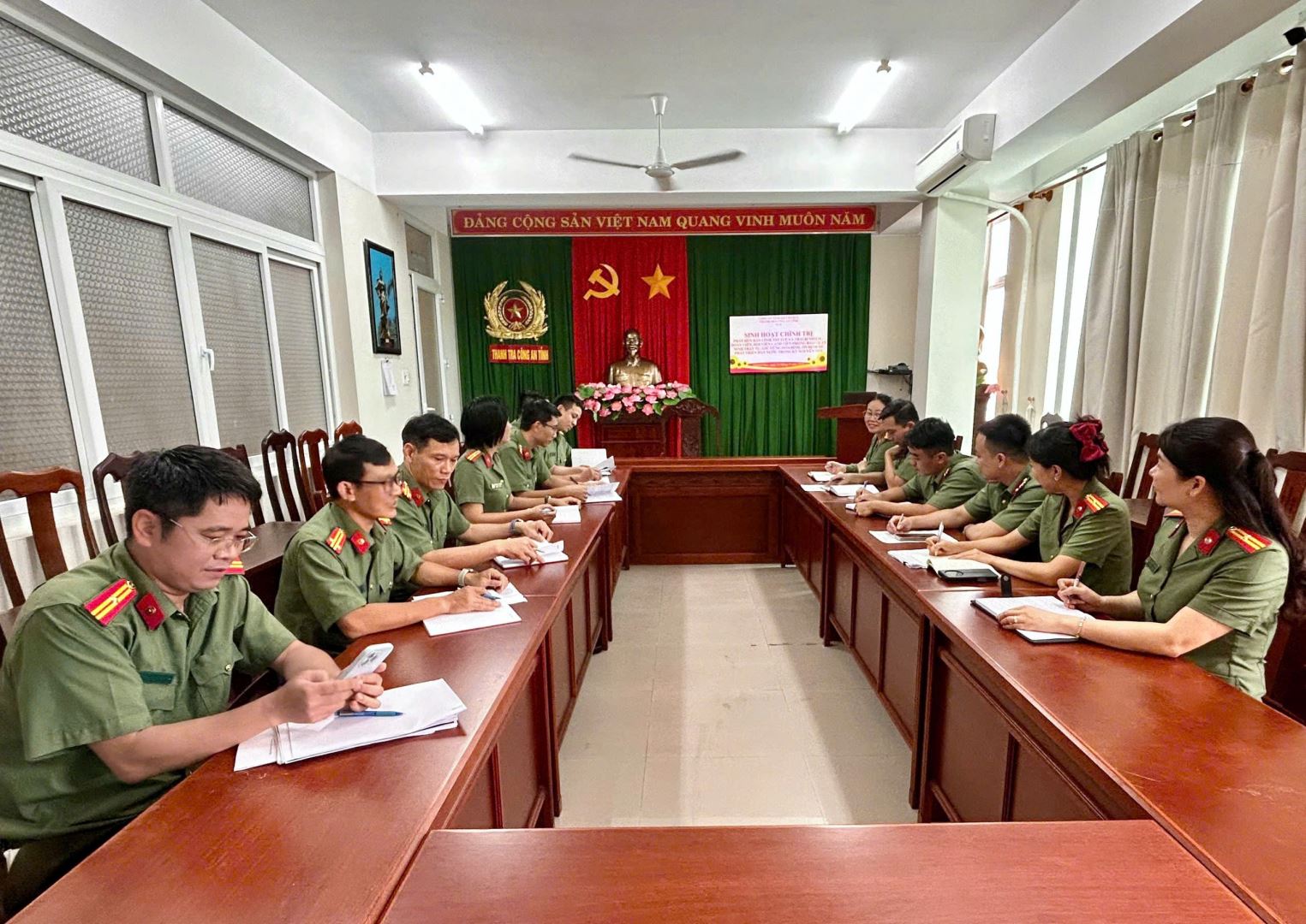 Toàn cảnh buổi sinh hoạt chính trị đặc biệt