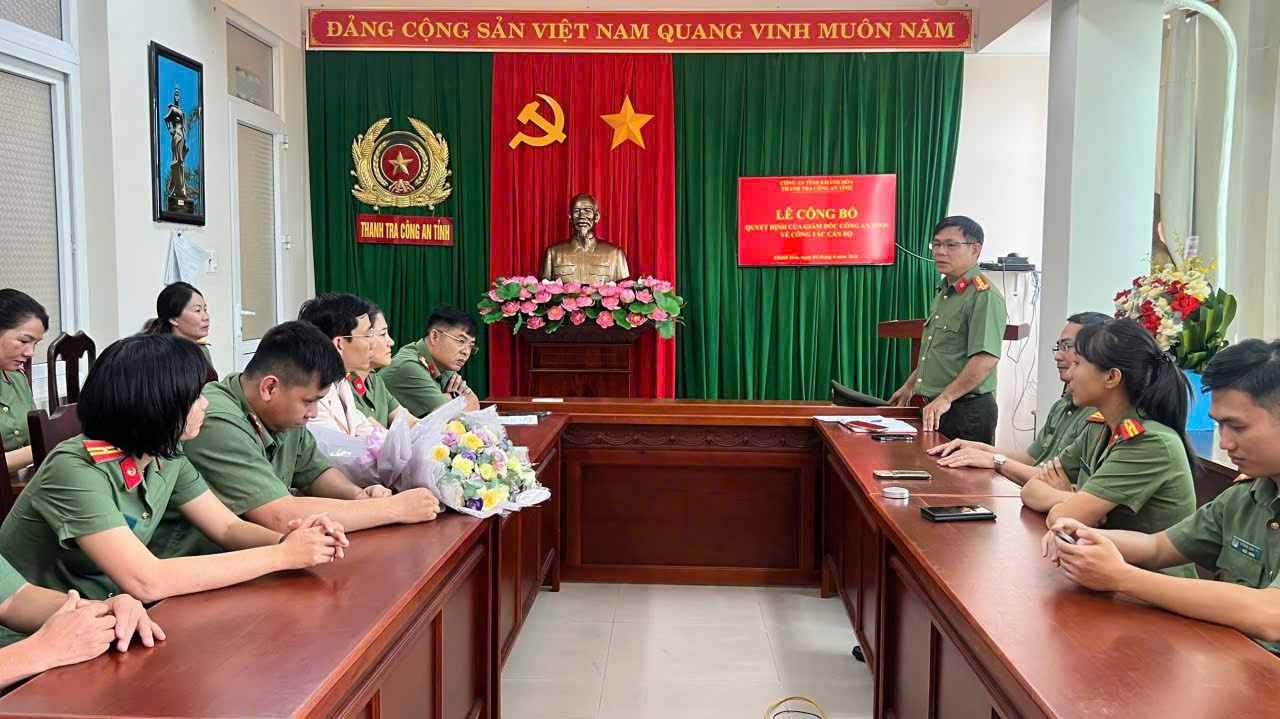 Đại diện lãnh đạo đơn vị phát biểu giao nhiệm vụ